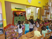 Divadlo Koloběžka - Na návštěvě v Broučkově